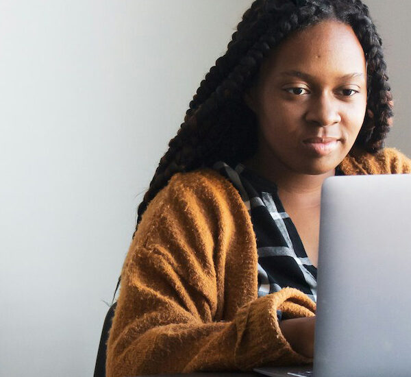 Making Internet Policy Make Sense—Your Multilingual Guide to the Internet  Thumbnail